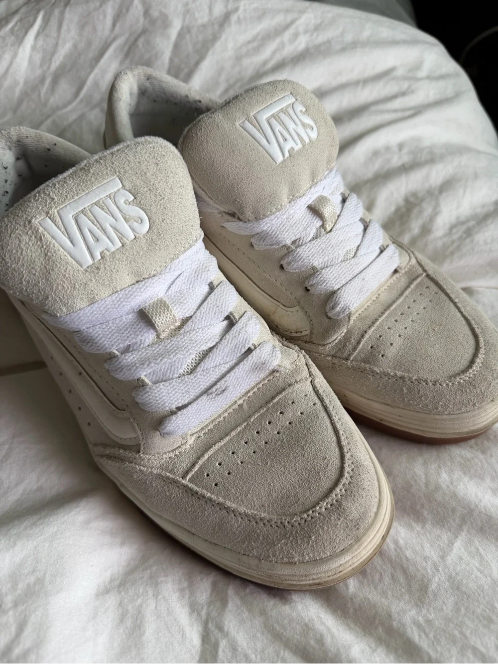 Vans Cream Suede Skate Sneakers Men’s Size 10 Gum Sole